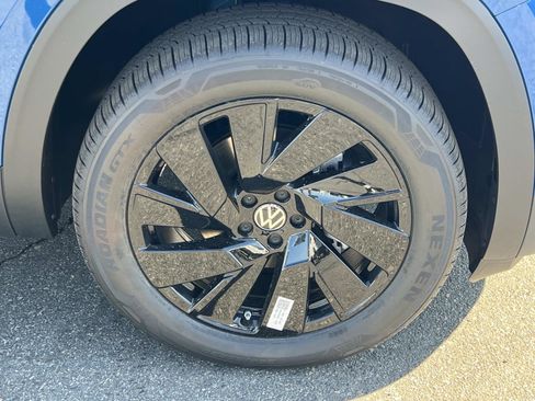 New 2026 Volkswagen Atlas Cross Sport SE FWD image 30
