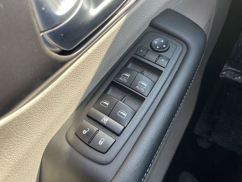 Used 2024 Chrysler Pacifica Touring-L FWD image 25