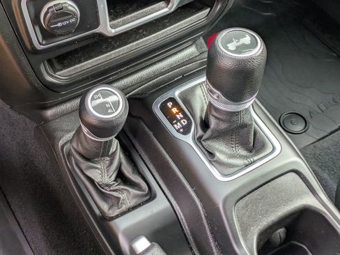 Used 2021 Jeep Wrangler Unlimited Willys image 24