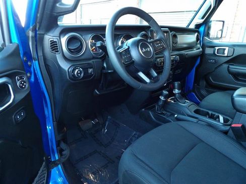 Used 2023 Jeep Gladiator Willys image 9