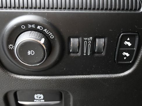 Used 2022 Jeep Wagoneer Series III w/ Premium Group I image 12