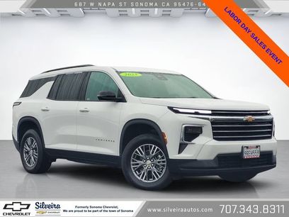 Used 2025 Chevrolet Traverse LT