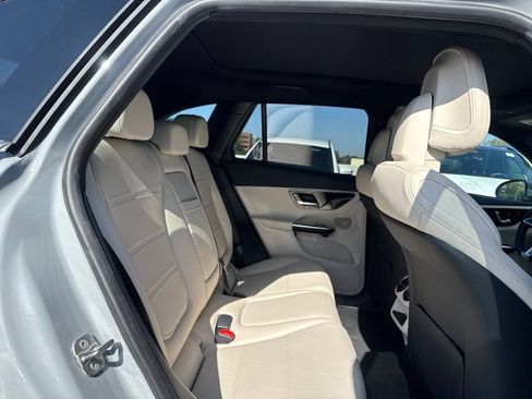 Used 2026 Mercedes-Benz GLC 300 image 7