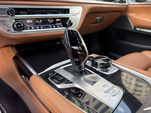 Used 2018 BMW 750i xDrive AWD/4WD image 23