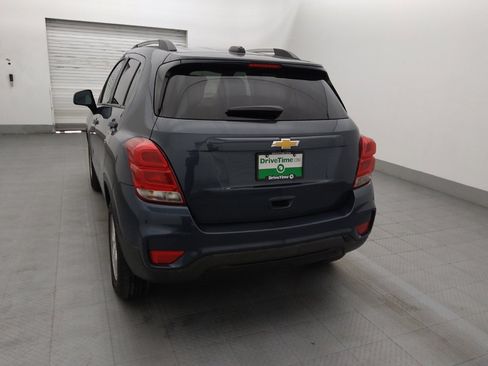 Used 2022 Chevrolet Trax LT w/ LT Convenience Package image 5