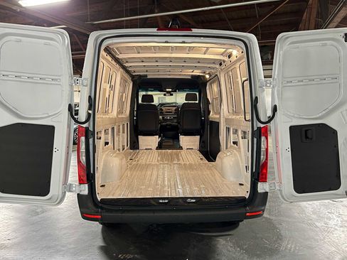 Used 2025 Mercedes-Benz Sprinter 2500 image 17