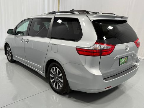 Used 2020 Toyota Sienna Limited Premium image 7