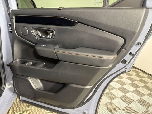Used 2025 Honda Pilot TrailSport image 17