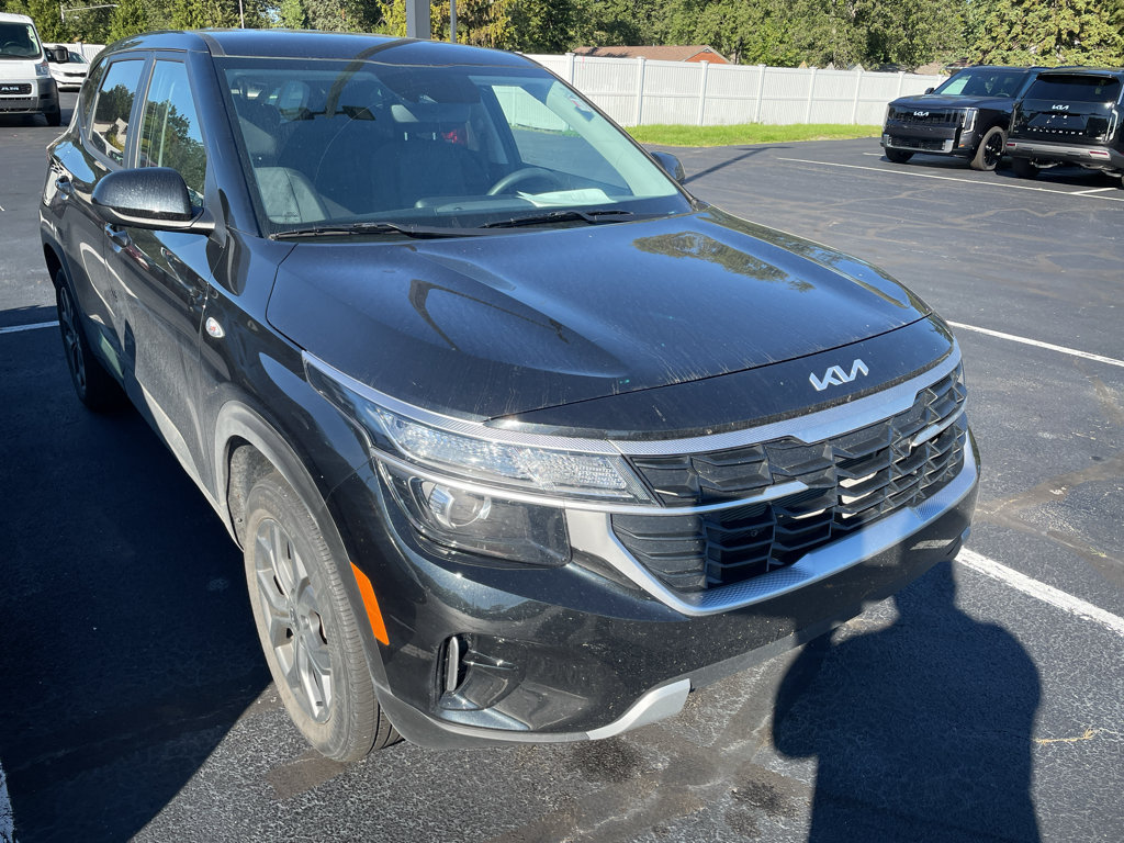 Certified 2025 Kia Seltos LX AWD/4WD image 1