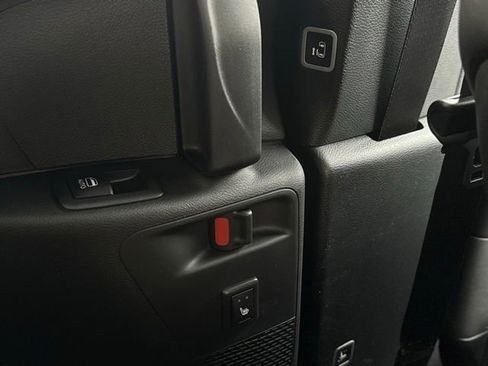 New 2026 Chrysler Pacifica Limited w/ Uconnect Theater Family Group image 26