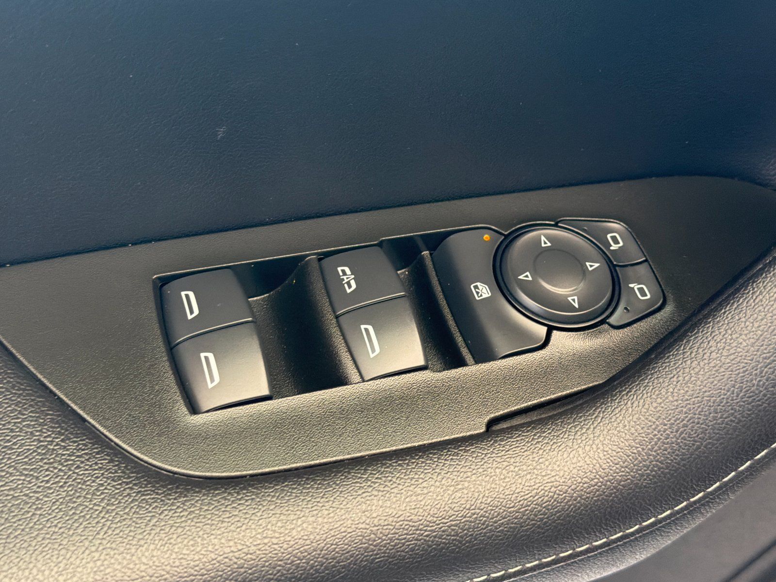 Used 2025 Chevrolet Blazer LT AWD/4WD image 11