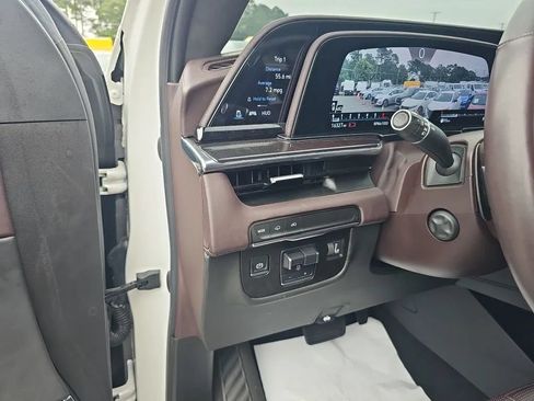 Used 2021 Cadillac Escalade Premium Luxury Platinum RWD image 17