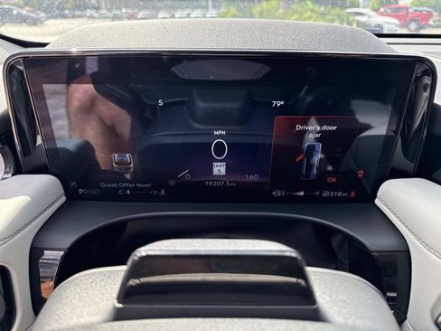 Certified 2025 Lincoln Aviator Reserve w/ Equipment Group 201A image 32