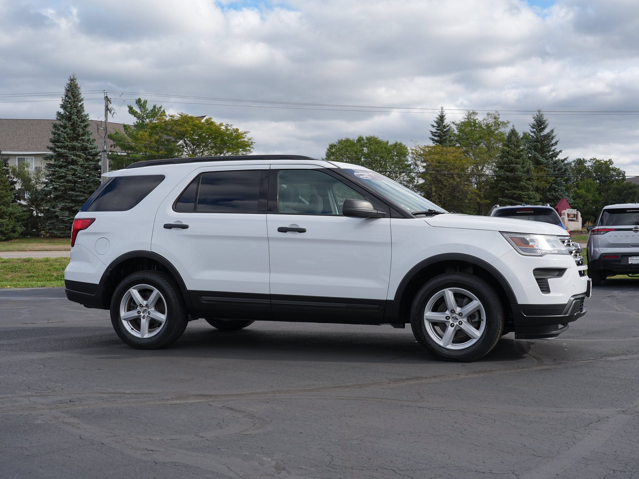 Used 2018 Ford Explorer 4WD image 2