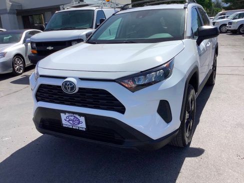 Used 2021 Toyota RAV4 LE AWD/4WD image 6