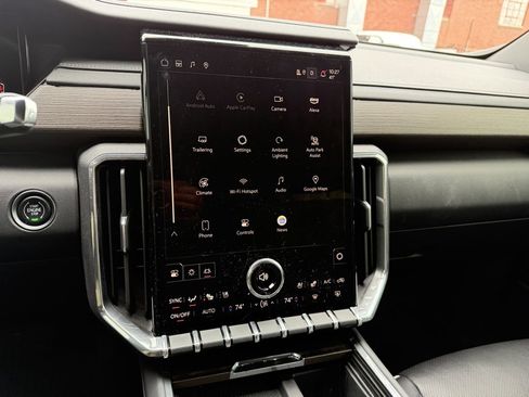 Used 2024 GMC Acadia Denali w/ Super Cruise Package image 28