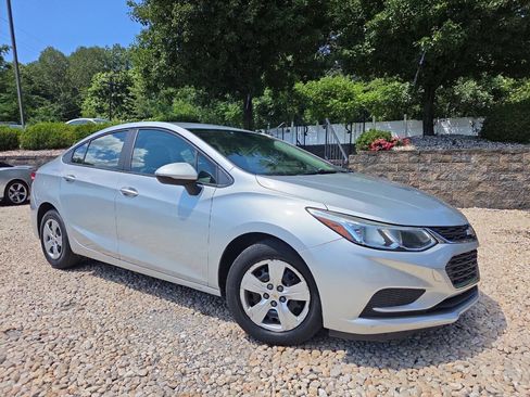Used 2018 Chevrolet Cruze LS FWD image 22