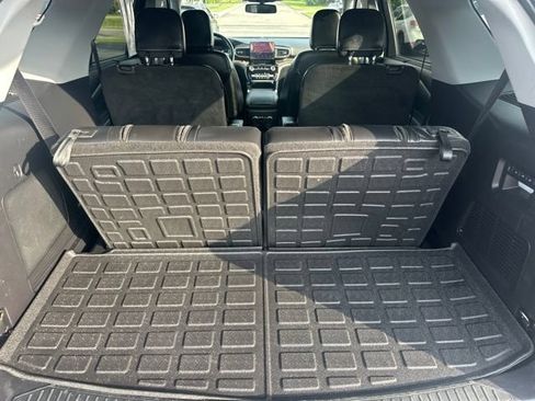 Used 2022 Ford Explorer Limited w/ Equipment Group 301A AWD/4WD image 17