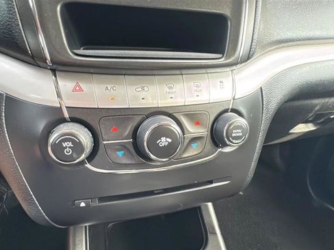 Used 2018 Dodge Journey SE FWD image 40