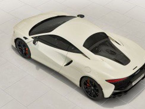 Used 2023 McLaren Artura image 4