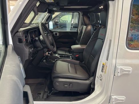 New 2026 Jeep Wrangler Unlimited Rubicon w/ Technology Group image 24