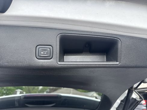 Used 2019 GMC Terrain SLE w/ Driver Convenience Package image 11