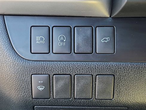 Used 2019 Toyota Highlander SE image 22