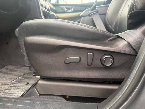 Used 2022 Subaru Ascent Limited w/ Technology Package image 17