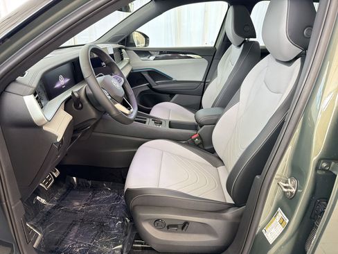 New 2026 Volkswagen Tiguan SE R-Line FWD image 5