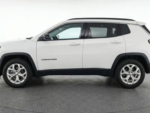 Used 2025 Jeep Compass Latitude image 5