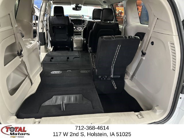 Used 2024 Chrysler Pacifica Touring-L FWD image 26