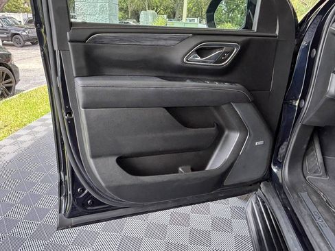 Used 2023 GMC Yukon SLT w/ SLT Premium Package AWD/4WD image 16