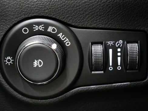 New 2026 Jeep Compass Latitude w/ Sun and Sound Group image 15