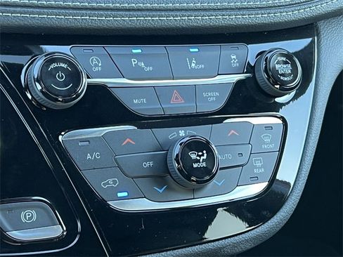 New 2026 Chrysler Pacifica Select image 26