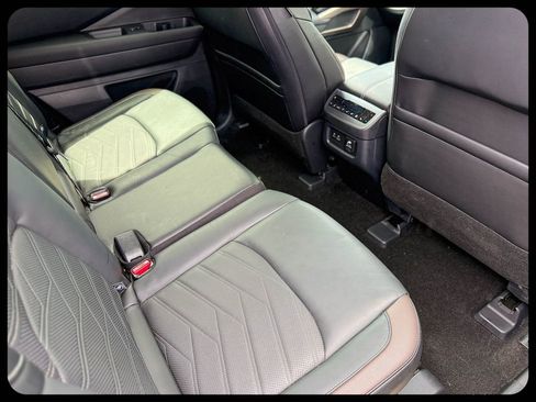 Used 2024 Nissan Pathfinder Platinum w/ Cargo Package image 6