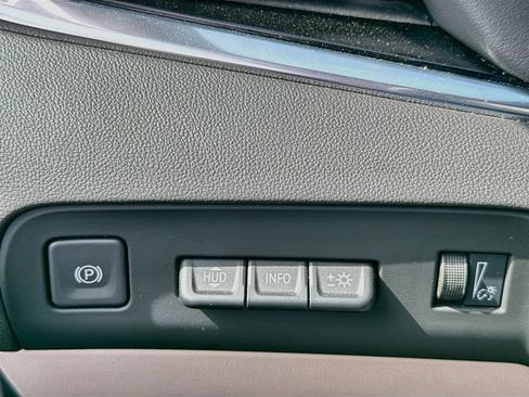 Used 2024 Buick Enclave Avenir FWD image 19