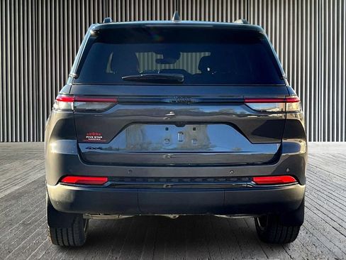 New 2025 Jeep Grand Cherokee Altitude image 4