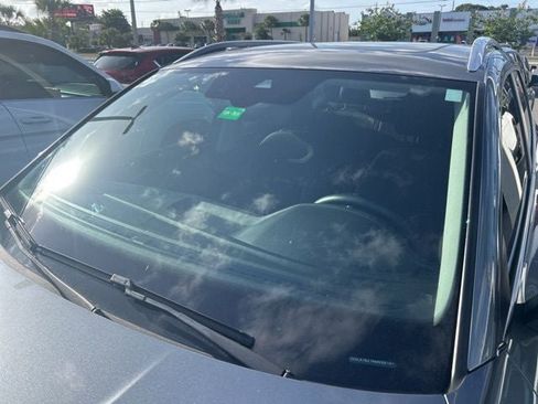 Used 2022 Volkswagen Taos SE w/ Panoramic Sunroof Package FWD image 16