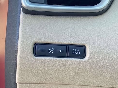 Used 2016 Nissan Rogue SL w/ SL Premium Package image 26