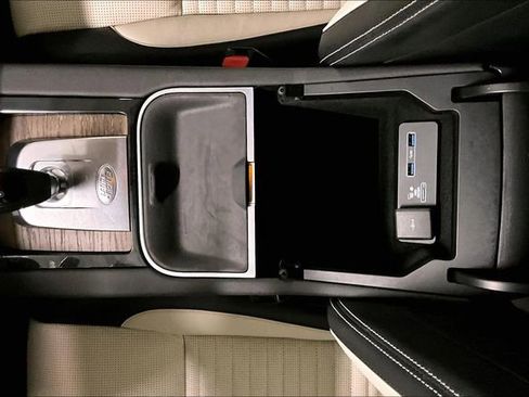 Used 2020 Land Rover Discovery Sport SE R-Dynamic image 11