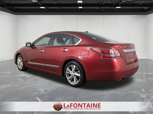 Used 2015 Nissan Altima 2.5 SV w/ Convenience Package image 3
