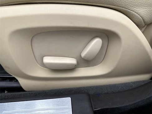 Used 2012 Jaguar XF image 12