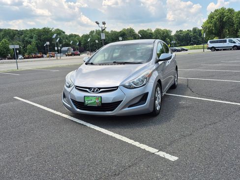 Used 2016 Hyundai Elantra SE FWD image 1
