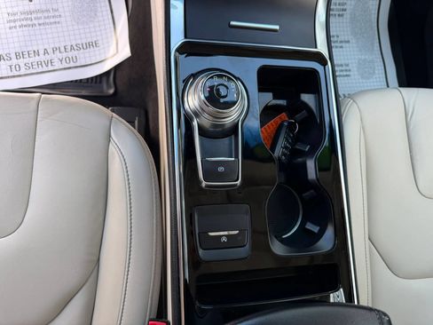 Used 2019 Ford Edge Titanium w/ Cold Weather Package AWD/4WD image 18