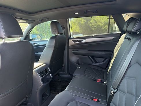 Used 2024 Volkswagen Atlas Cross Sport SE image 9