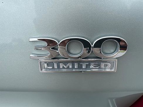 Used 2006 Chrysler 300 Touring RWD image 12