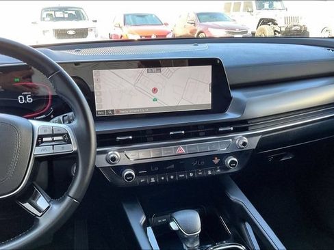 Used 2025 Kia Telluride LX FWD image 5