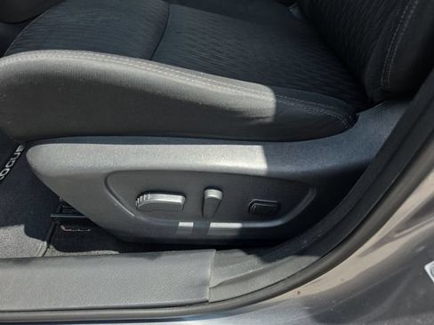 Used 2018 Nissan Rogue SV FWD image 17