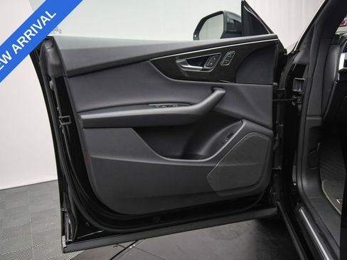Used 2019 Audi Q8 Premium w/ Convenience Package image 42