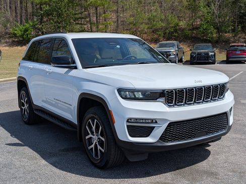 Used 2024 Jeep Grand Cherokee Limited w/ MOPAR Finishing Package image 11